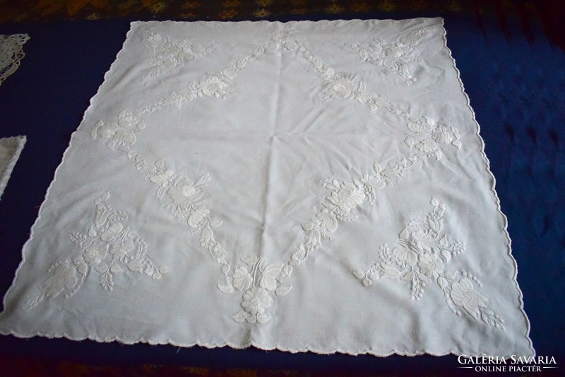 Kalocsa flower pattern tablecloth, tablecloth, embroidered needlework 81 x 85 cm