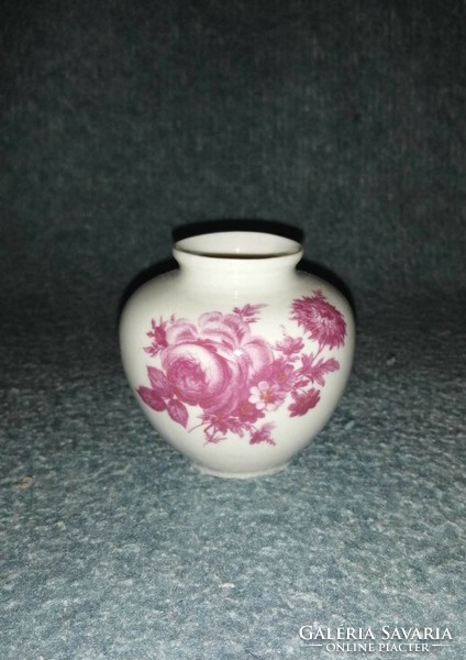 Marked porcelain violet vase, 7.5 cm high (a8)
