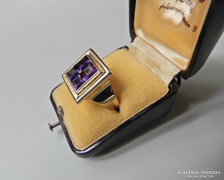 Art deco 18 carat gold ring with amethyst stones