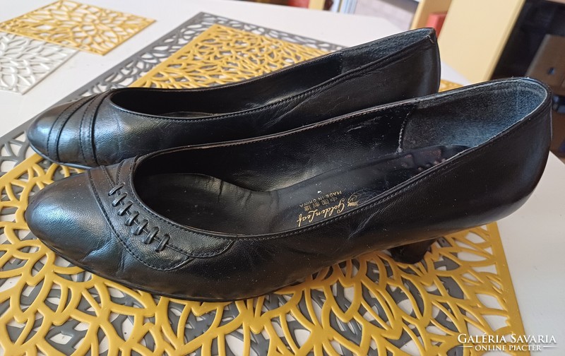 Black nail shoes size 38