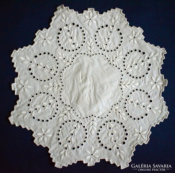 Madeira embroidery needlework linen lace tablecloth 31 cm