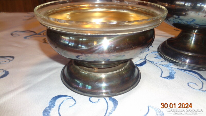 Asztalközép , kínáló  1 + 2  db , ezüstözött alj és kivehető csiszolt üveg betéttel
