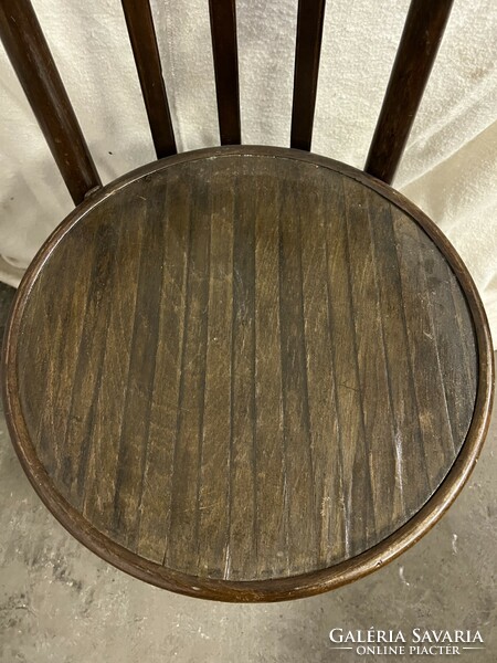 Thonet wooden armchair, size 77 x 47 x 57 cm. 9078