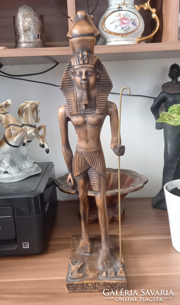 Ancient pharaoh statue