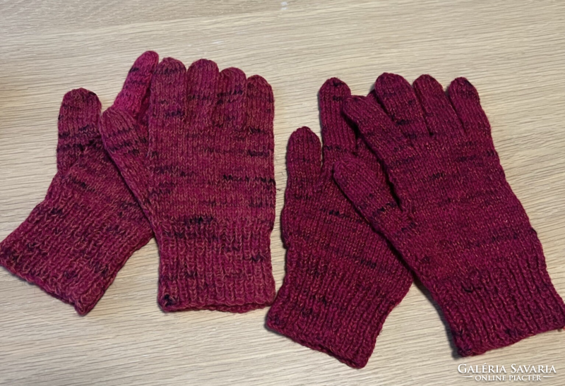 Hand-knitted cyclamen/purple gloves, smaller