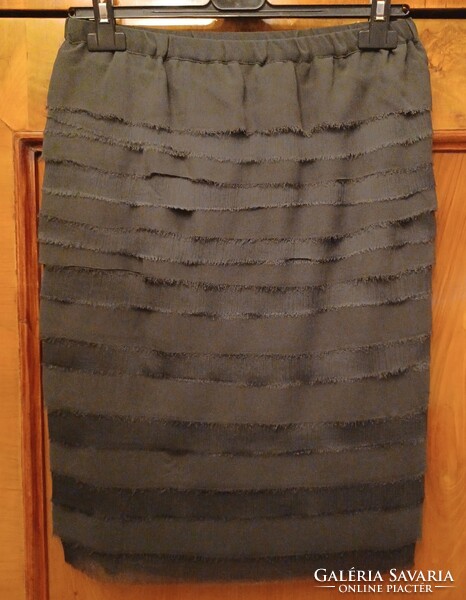 High-rise, special muslin casual skirt in anthracite color. New.