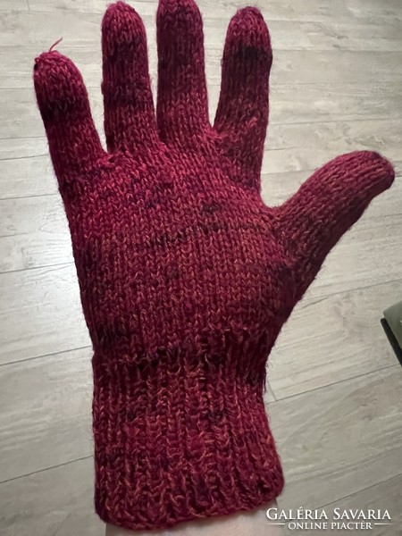 Hand-knitted cyclamen/purple gloves, smaller