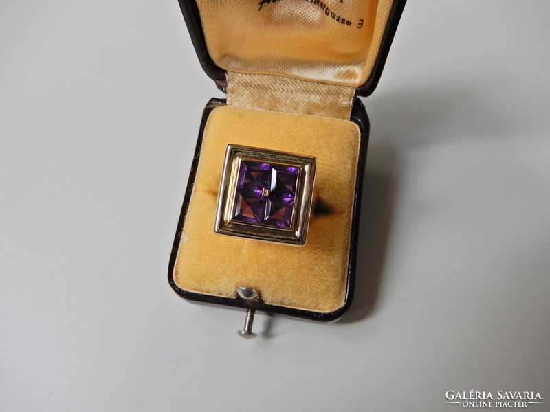 Art deco 18 carat gold ring with amethyst stones