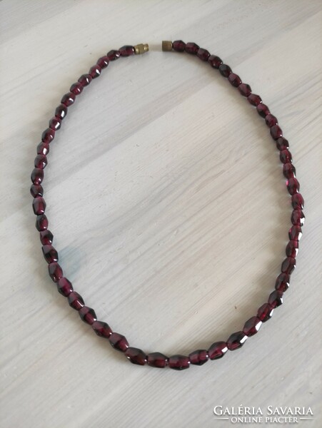 Beautiful brocade burgundy polished pearl necklace