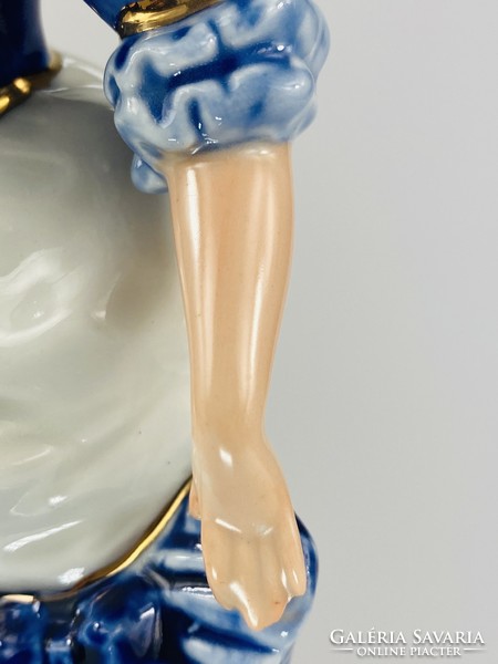 Lippelsdorf porcelain figure - lady with fan