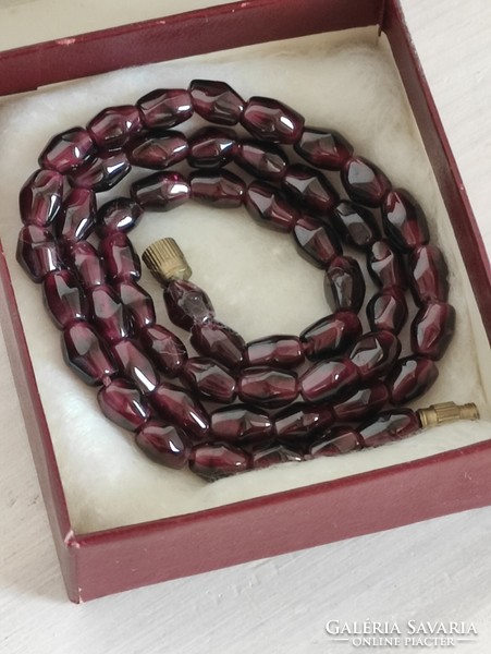 Beautiful brocade burgundy polished pearl necklace