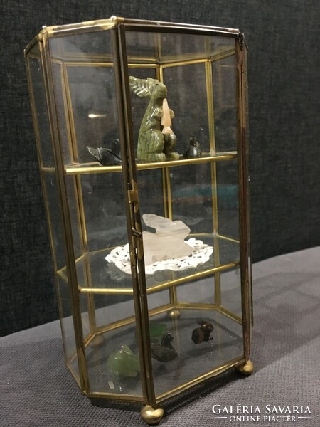 Copper mini display case with eight mineral animal figures!!!! 22X13x9.5cm!!
