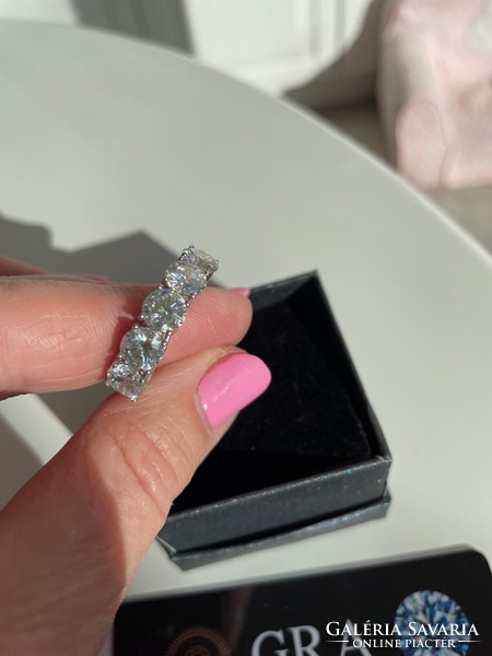 New! Beautiful sparkling moissanite diamond ring size 8