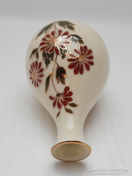 Zsolnay virágmintás váza, 11 cm
