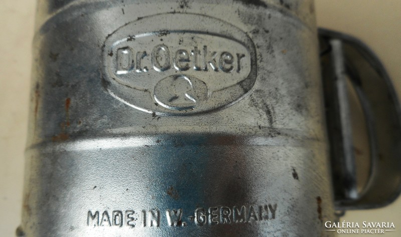 Old kitchen powdered sugar or flour spreader 2. (Oetker, West German)