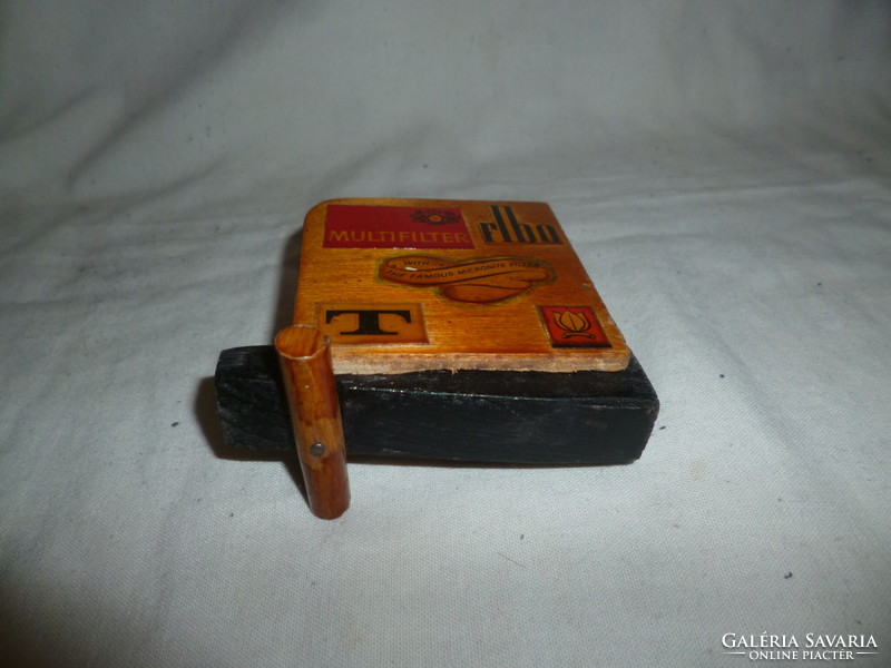 Retro wooden cigarette holder