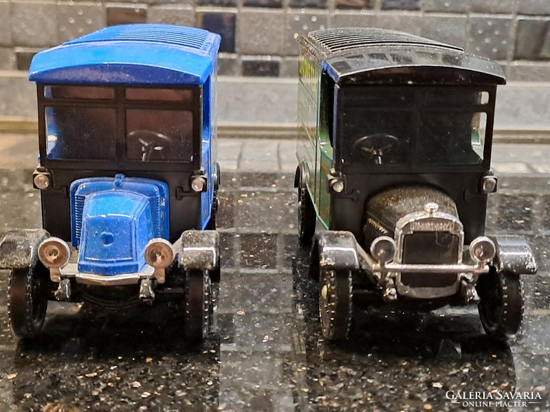 Corgi 1985 English model car duo: 1926 Renault van, 1929 Thornycroft