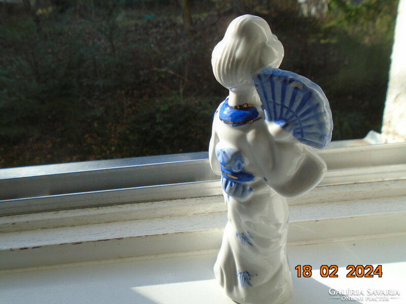 Retro Chinese blue and white porcelain lady with fans and gold stripes