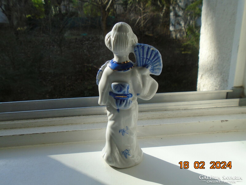 Retro Chinese blue and white porcelain lady with fans and gold stripes