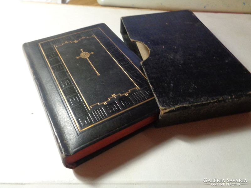 Prayer book: small spiritual treasure, good condition, with protective case