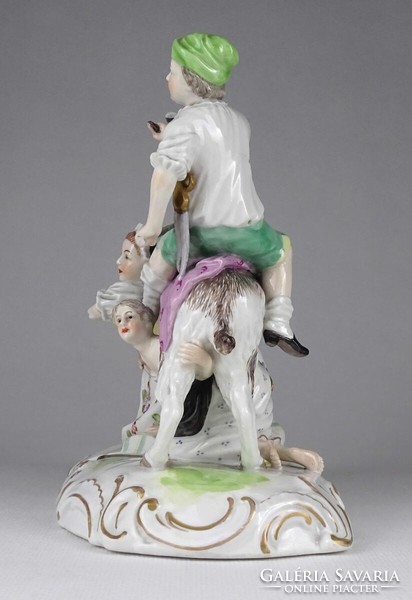 1Q446 XIX. századi kecskés háromalakos porcelán figura talapzaton 15.5 cm