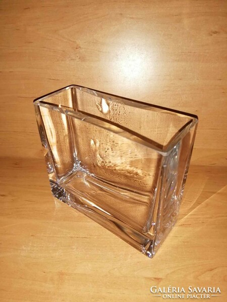 Design thick, heavy glass vase