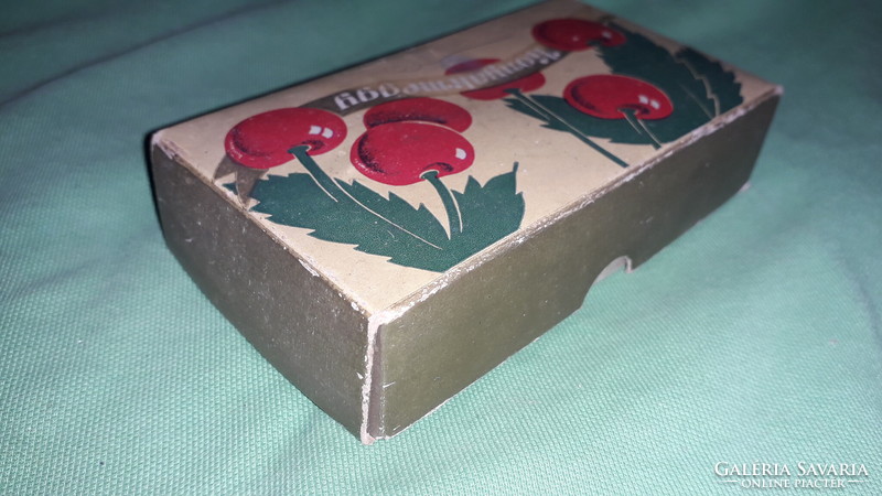 Antik 1950 -s évek MAGYAR ÉDESIPAR - KONYAKMEGGY bonbon doboza RITKA  13 x 7 x 3 cm a képek szerint