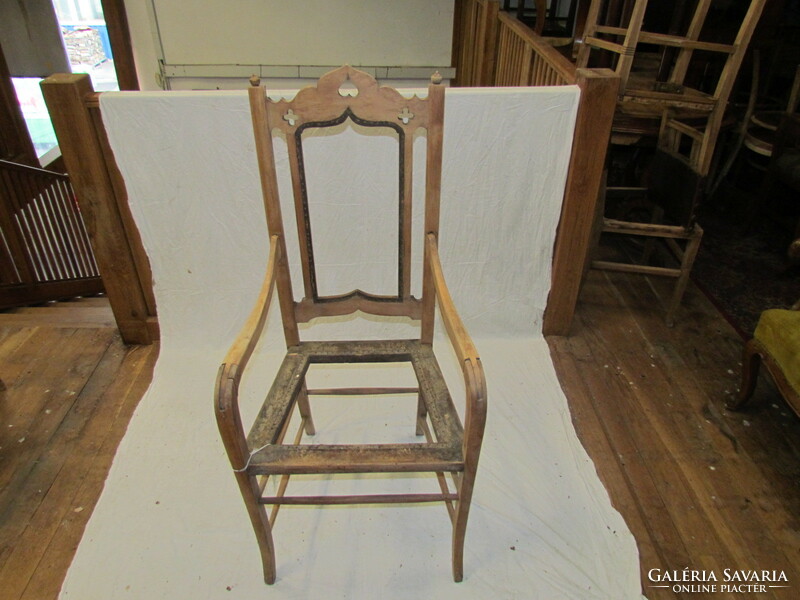 Antique poker chair with armrests (polished)