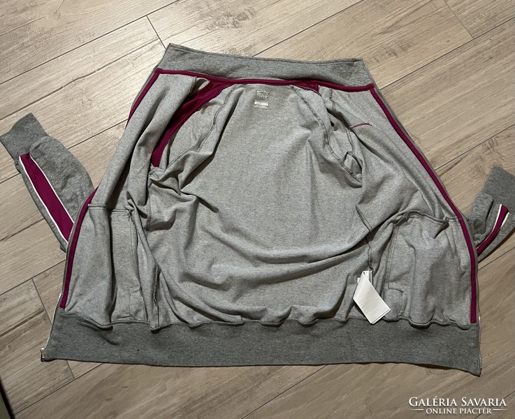 Nike sporty gray cotton top m