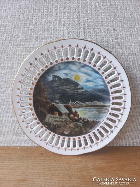 Kézzel festett porcelán tányér 1892-ből, Pirkenhammer