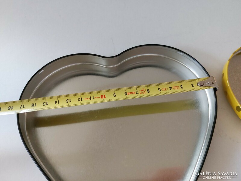 Metal box heart-shaped chocolate box snoopy pattern