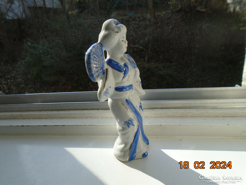 Retro Chinese blue and white porcelain lady with fans and gold stripes