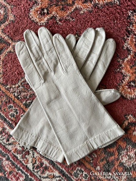 Hand-stitched vintage cream-colored leather women's gloves