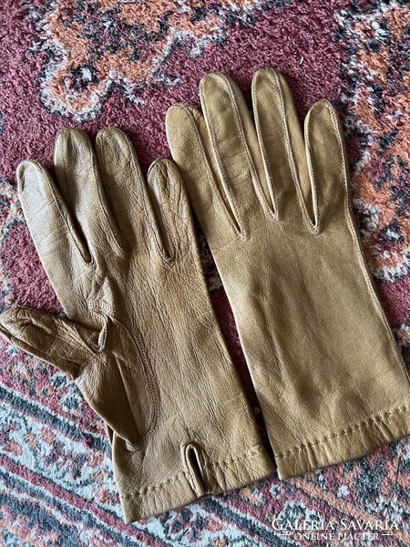 Hand-stitched vintage beige leather women's gloves