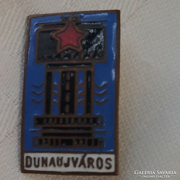 Retro Dunaújváros badge