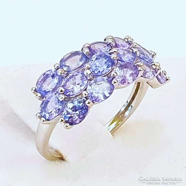 925 Silver ring with genuine tanzanite gemstones