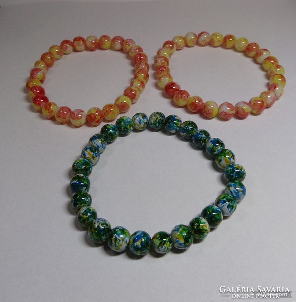 Bracelets waiting for spring in 2 colors, made of 8 mm pearls, 18 - 19 cm in size.