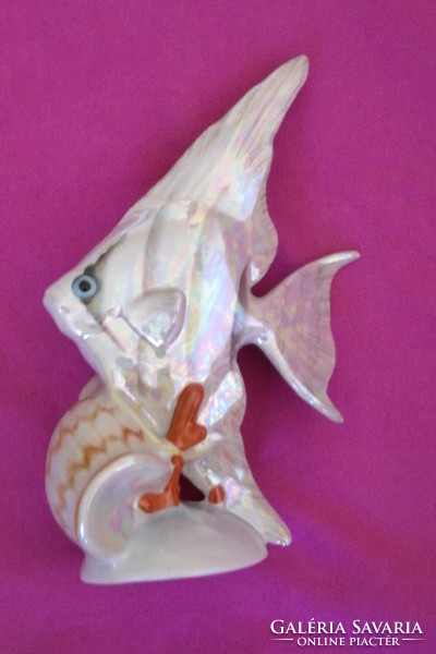 Porcelán vitorlás hal irizáló Drasche kézifestés 10x7x16cm