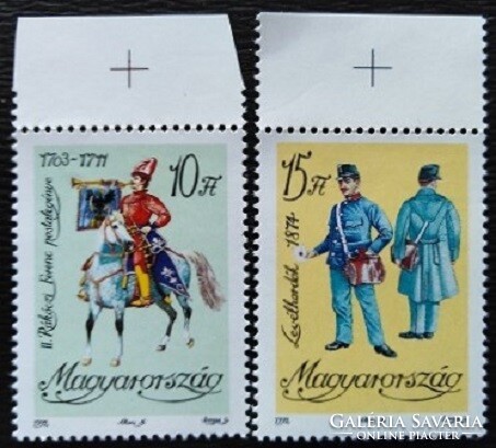 S4177-8sz / 1992 Postatisztek és alkalmazottak ruhái bélyegsor postatiszta ívszéli andráskeresztek
