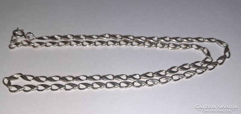 Decorative women's silver necklace
