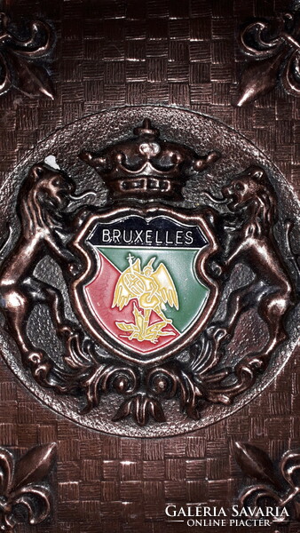 Old solid copper wall picture decorated with Brussels coat of arms 14 x 10 cm as shown in the pictures
