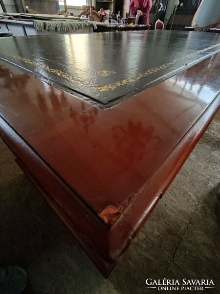 English desk with brown leather top