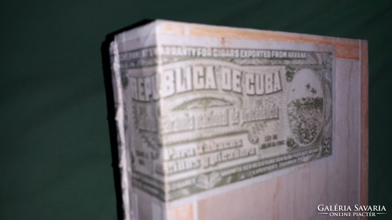 Old hupmann - Havana cigar box made of wood, embossed with paper covering 20 x 15 x 4 cm as shown in the pictures