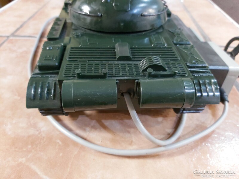 Régi távos tank