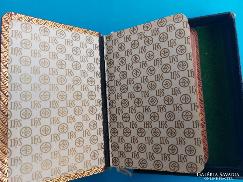 Pearls of devotion. In a box. Gilded pages. Leather. HUF 9,900