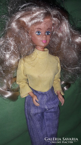 Retro NSZK Barbie jellegű játék baba " PETRA " szép állapot, teljes eredeti ruházat a képek szerint