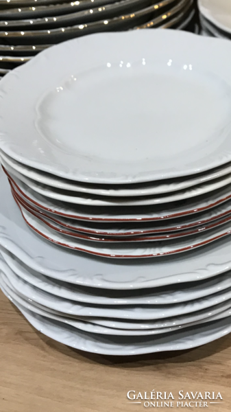 Zsolnay plate 33 pcs.