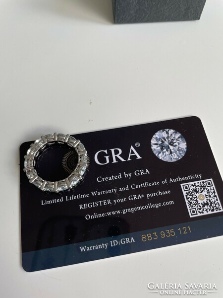 New! Beautiful moissanite diamond circle ring size 8