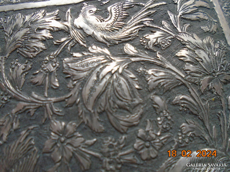 19 sz Perzsa Qajar trébelt poncolt niellós és berakásos ezüst doboz ötvös műremek