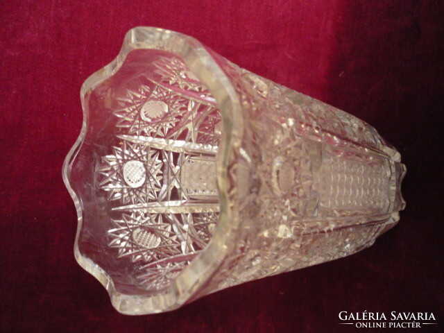 Beautifully patterned crystal vase flawless 2402 21